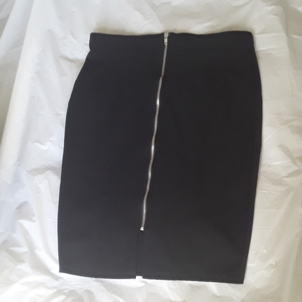 Black zipper detail pencil skirt